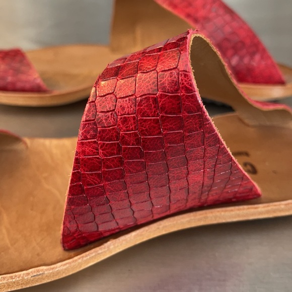 Cydwoq red snake print leather sandals. Hand made in USA! - Picture 3 of 10